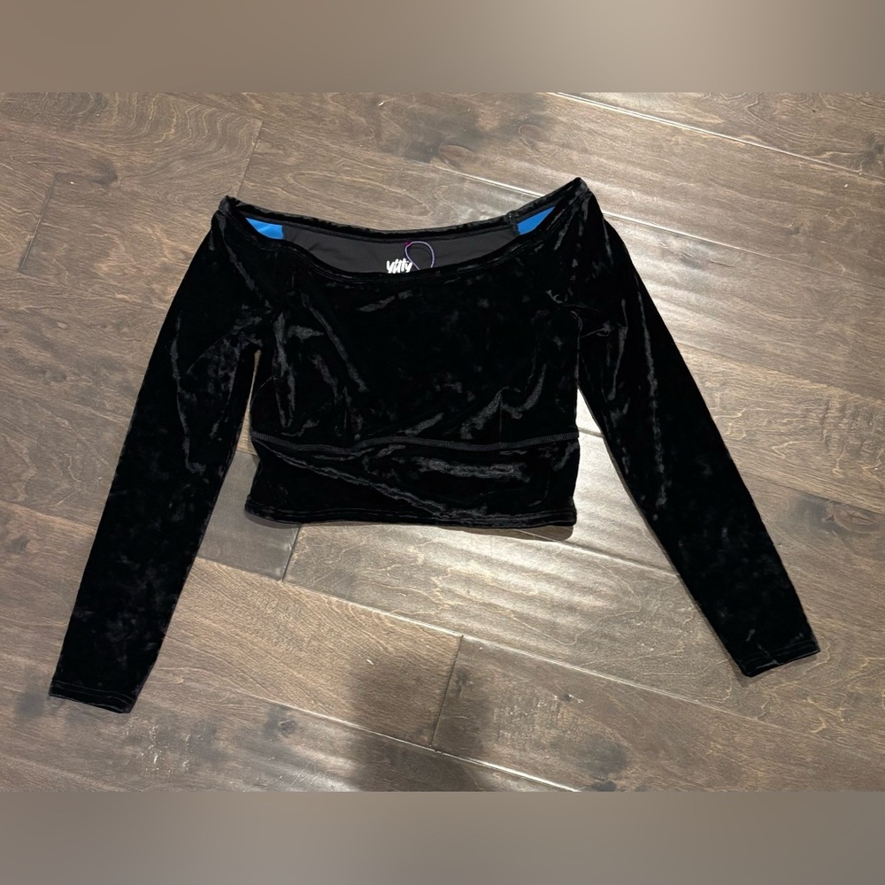 YITTY Black Velvet Off-Shoulder Crop Top - Picture 4 of 8